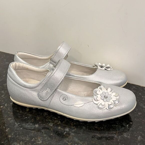Primigi Women’s Silver Strap Shoe Flats-Size 37 - Picture 2 of 9